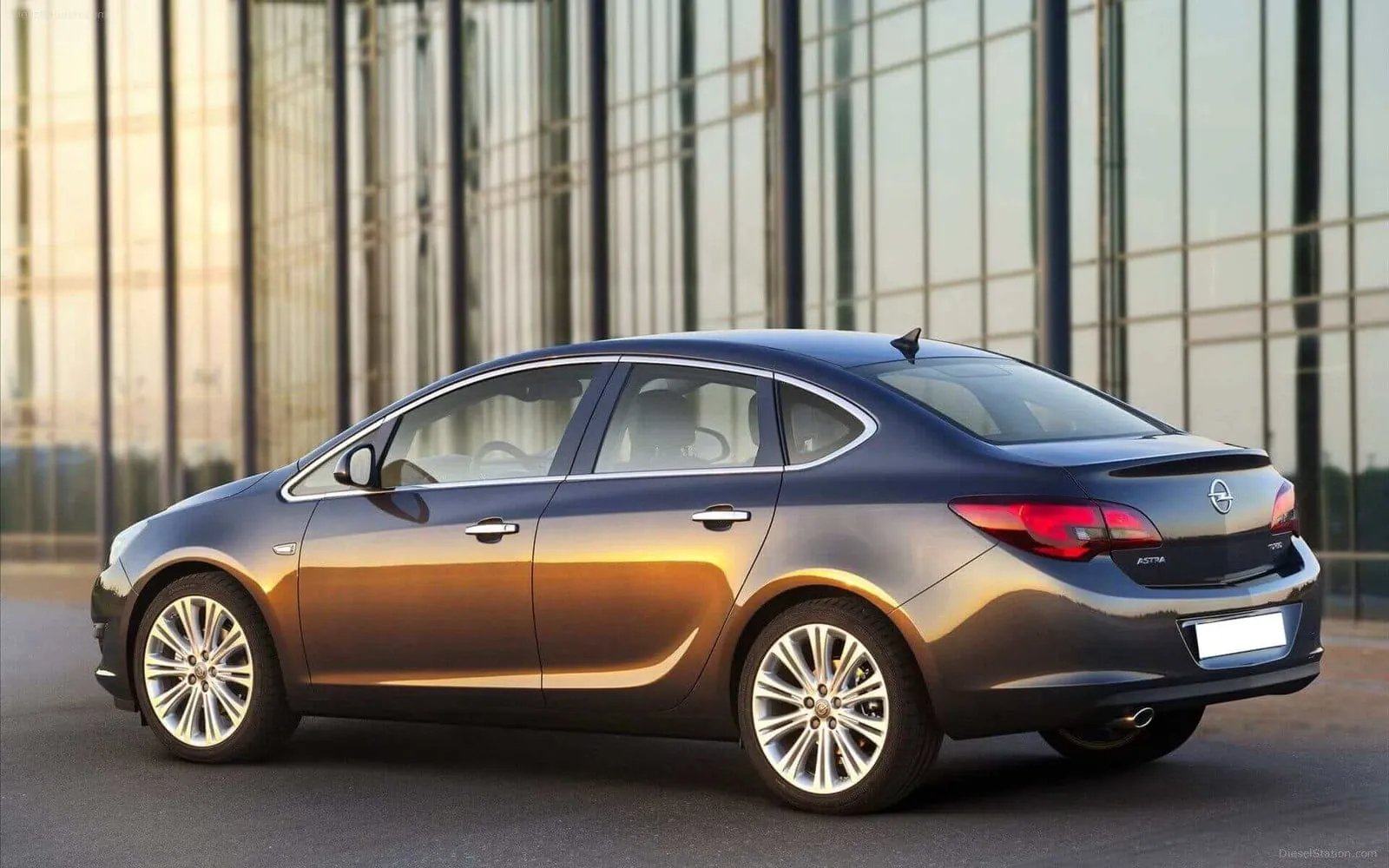 Opel Astra limuzina
